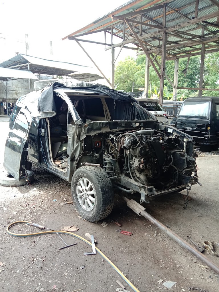 Bengkel Duco Lux ( las, ketok dan cat mobil )