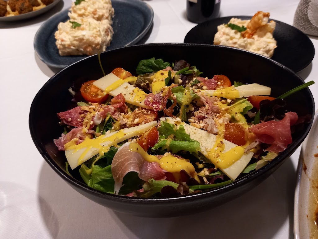Restaurante Mami Mila — Comida y bebida