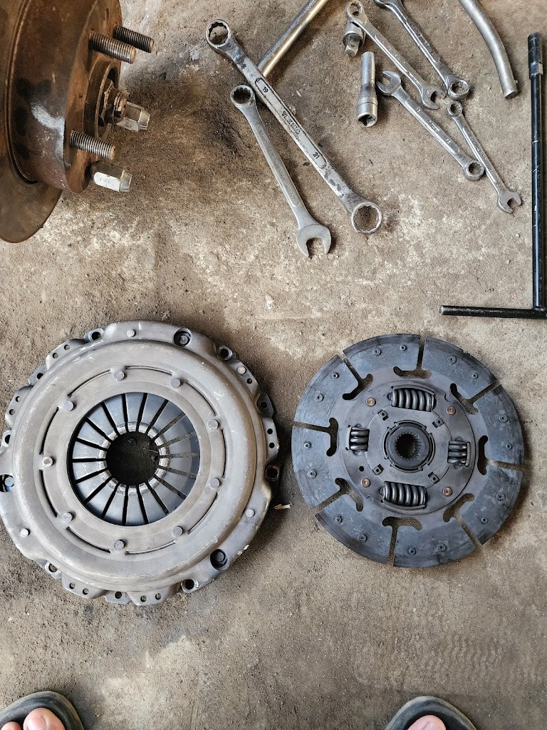 Bengkel Spesialis kampas kopling, kampas rem, plendes Pak Tatak