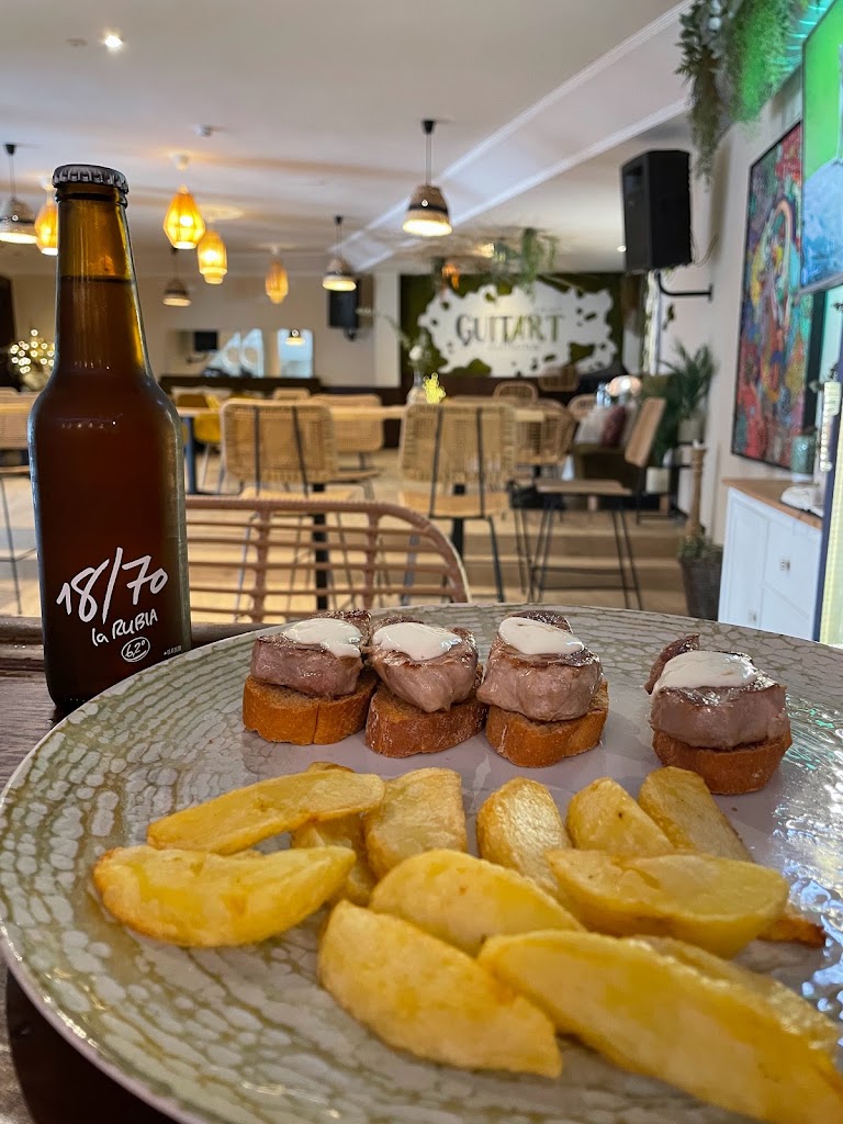 Gastro Pub Guitart — Comida y bebida