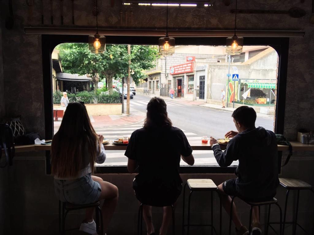 Bar Con dos Cucharas — Ambiente
