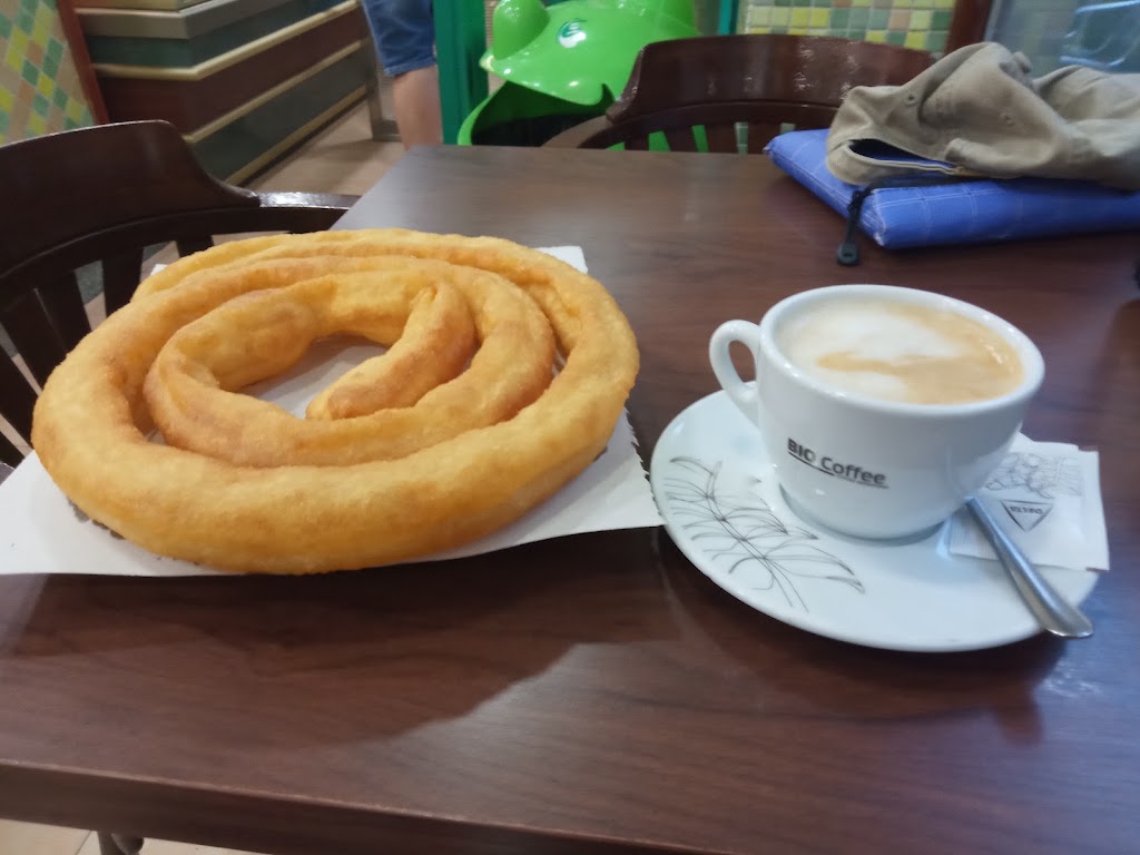 Cafeteria  Arlequin — Comida y bebida