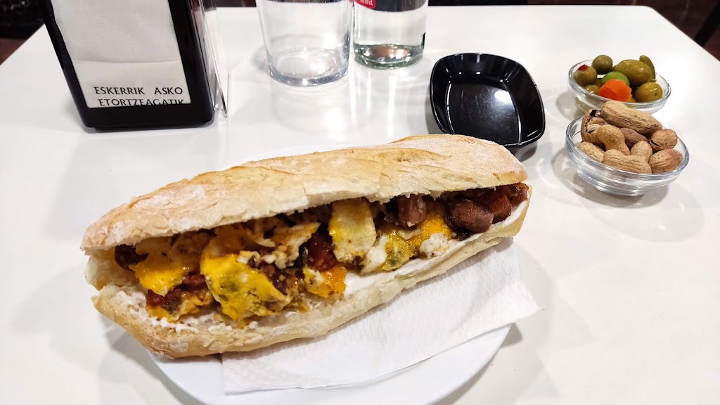 Bar El Canteret — Comida y bebida