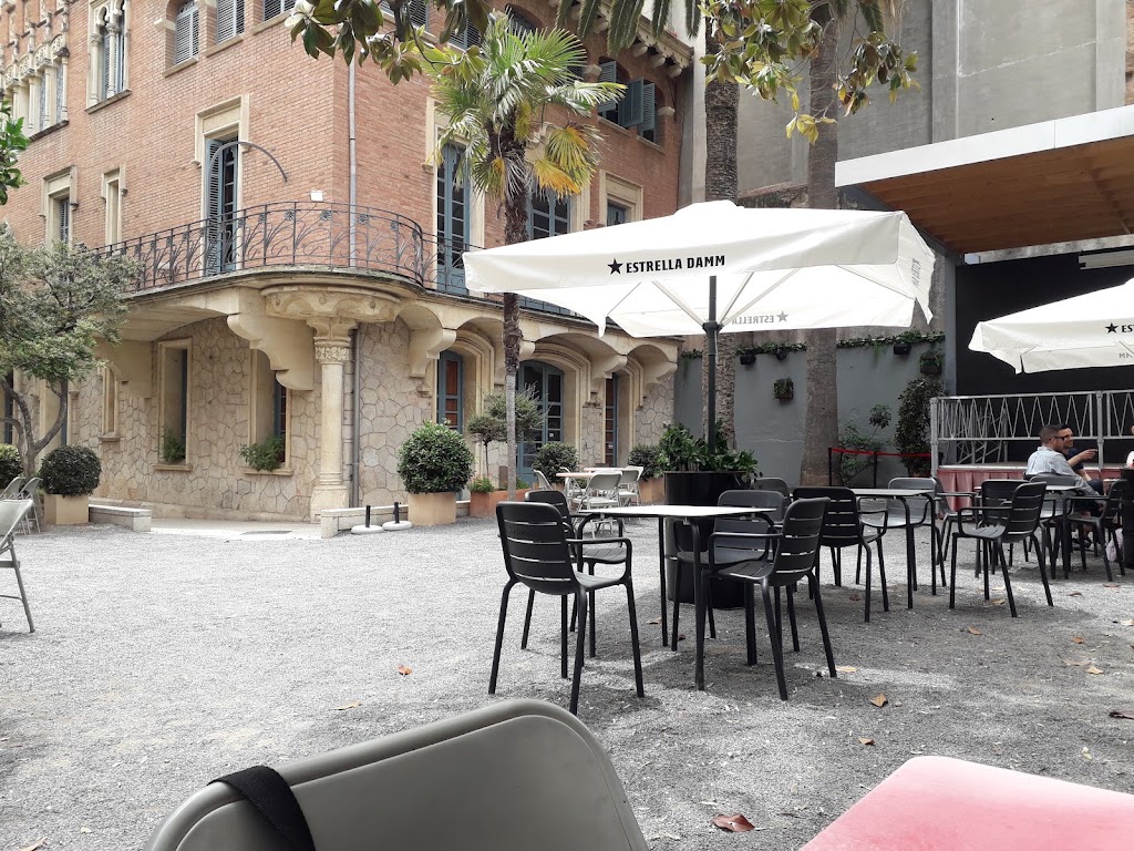 Bar Jardi de la Casa Rull — Ambiente