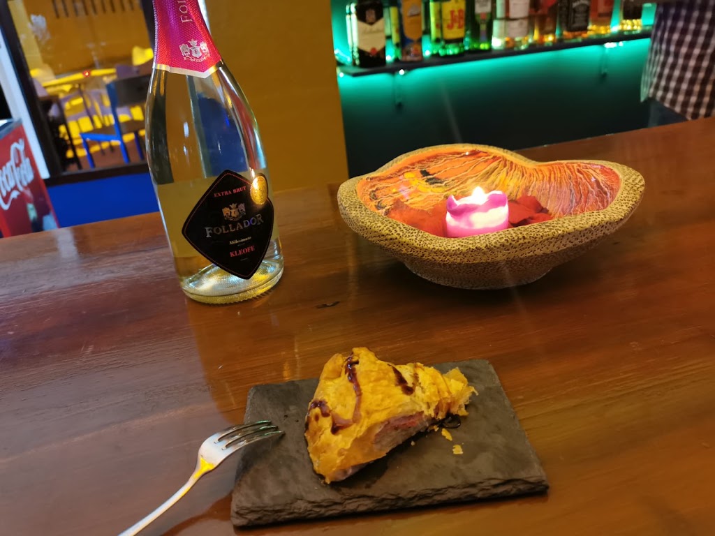 Pub restaurante EMPORIO Gourmet y Copas — Comida y bebida