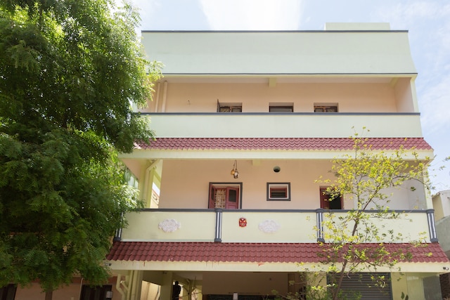 Spot On 44527 Rajeshwari Residency