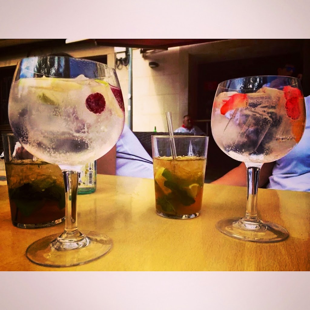 Bar La Cura — Comida y bebida