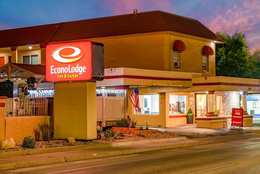 Econo Lodge Inn & Suites