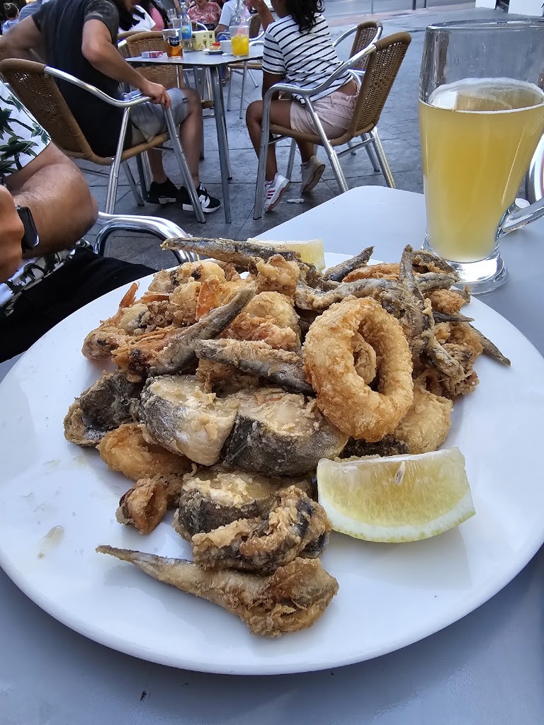 Cerveceria Bar La Iglesia — Comida y bebida