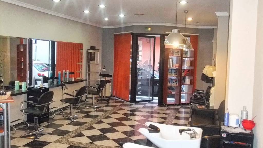 JAVIER I SILVIA PERRUQUERS — Interior