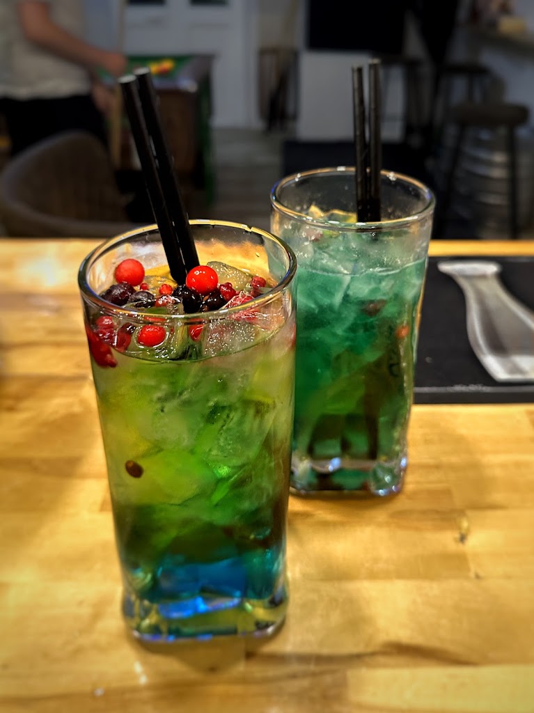 The Beer Garden — Comida y bebida