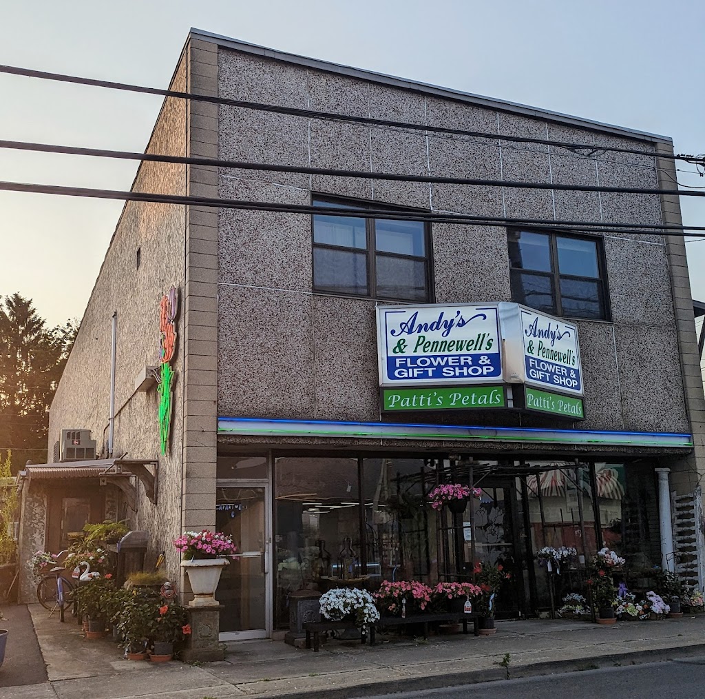 Andy's and Pennewell's Flower Shop , Patti's Petals
