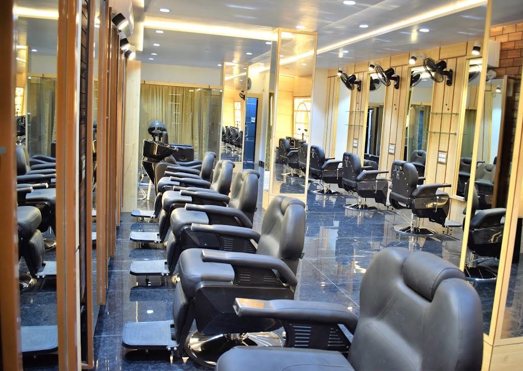 Gold N Glitz Unisex Salon