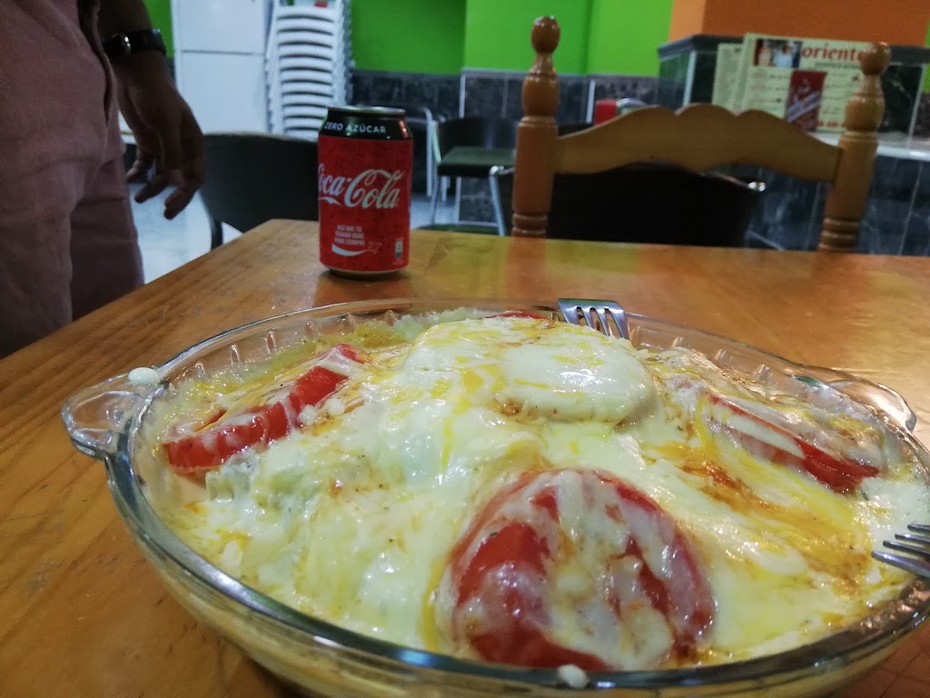 Oriente Doner Kebab — Comida y bebida