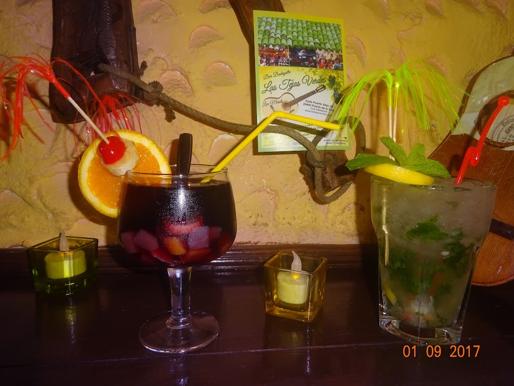 Las Tejas Verdes — Comida y bebida