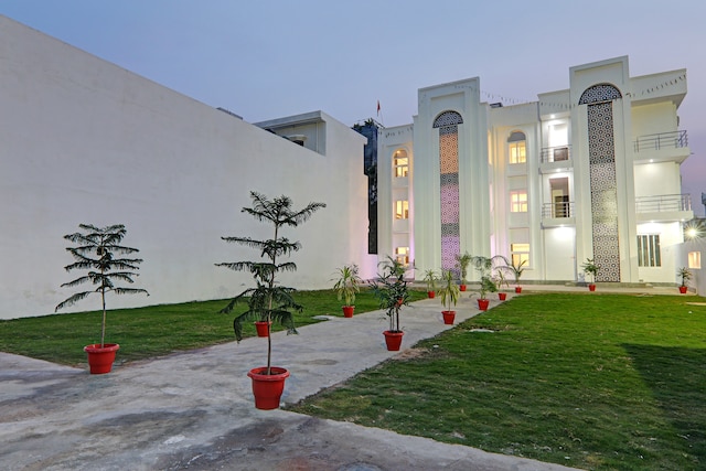 Super Collection O Yamuna Palace Near Gomti Riverfront Park