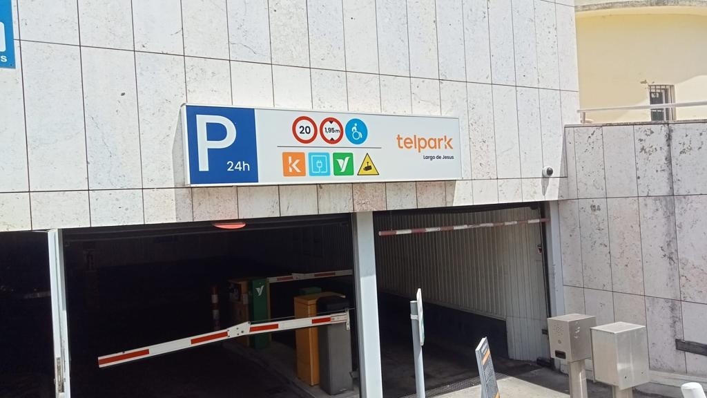 Parque Largo de Jesus telpark by Empark em Lisbon