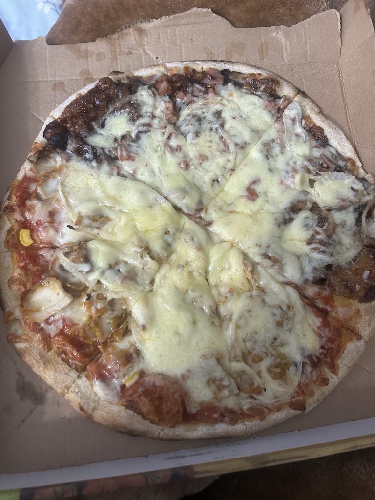Pizzeria 3 Pizzas — Comida y bebida