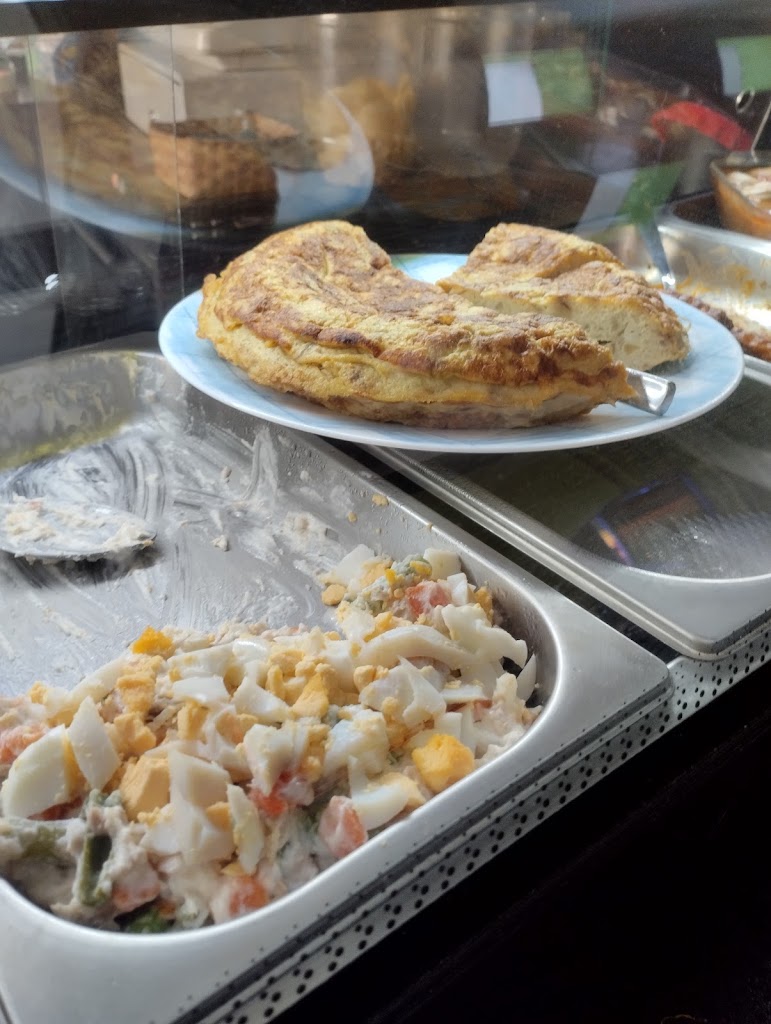 Bar - Cafeteria La Cantonada — Comida y bebida