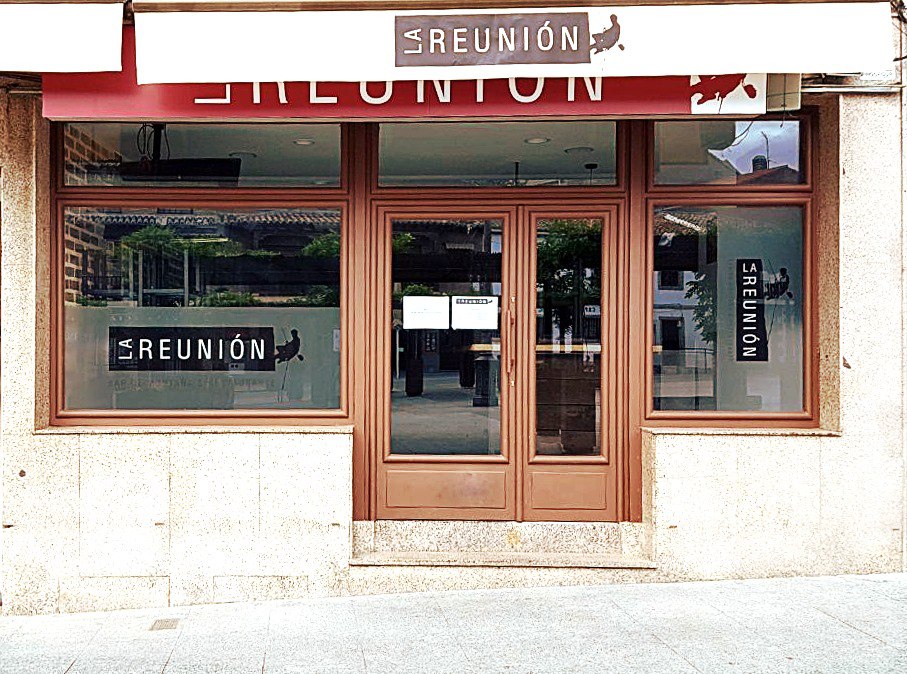 La Reunion Bar de Montana & Restaurante