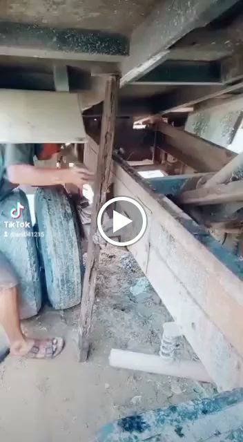 Bengkel mobil tiga bersaudara