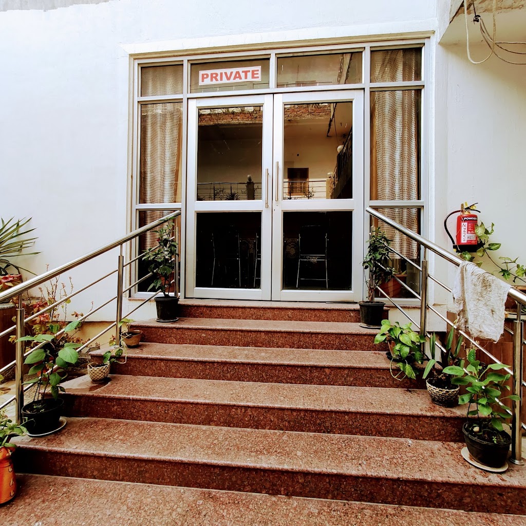 Raj Hotel