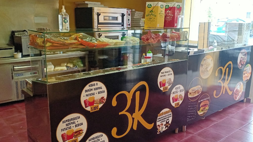 3R Pizzas, kebab, patatas assadas, — Ambiente