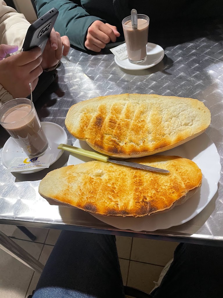 Bar LA TRAILLA — Comida y bebida