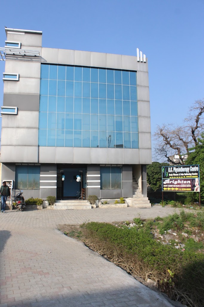 Brighton Beauty Academy Cum Salon Top Ladies Salon Beauty Academy Bridal Makeup Salon Hair Rebounding Hair Smoothing