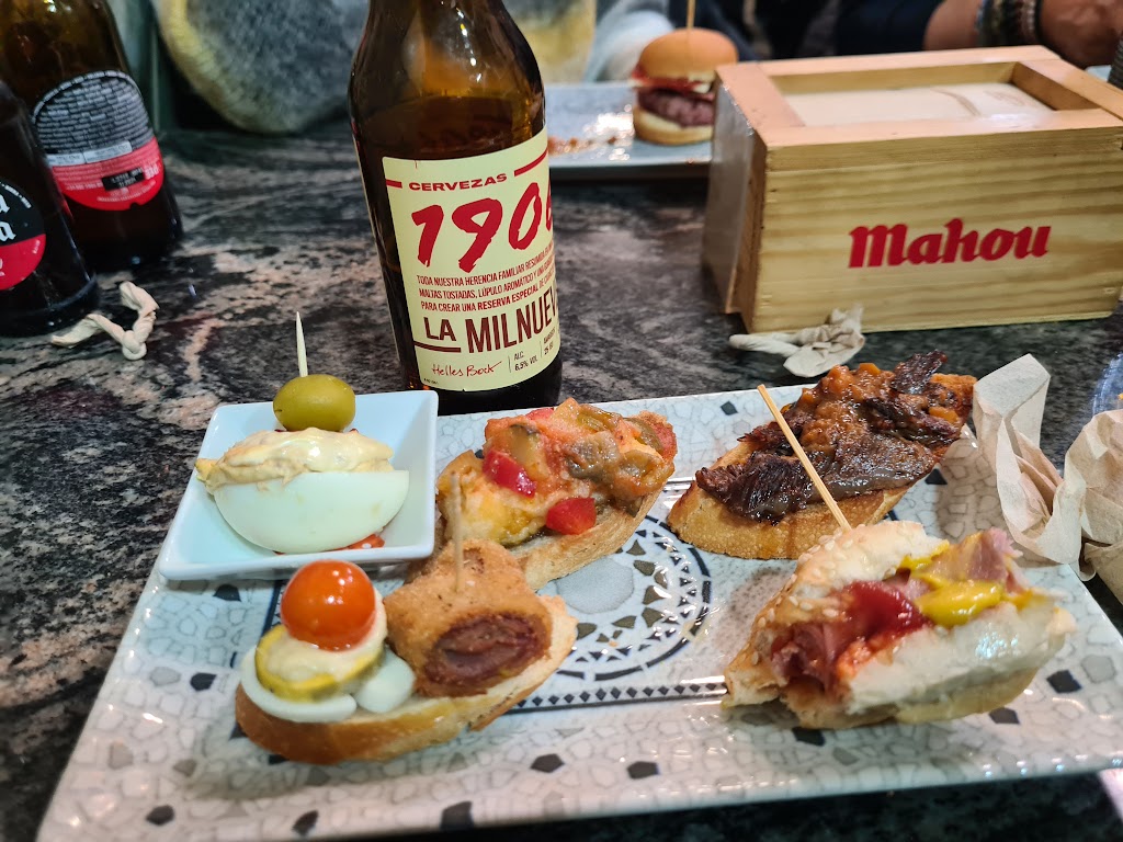 Bar Los Cunados — Comida y bebida