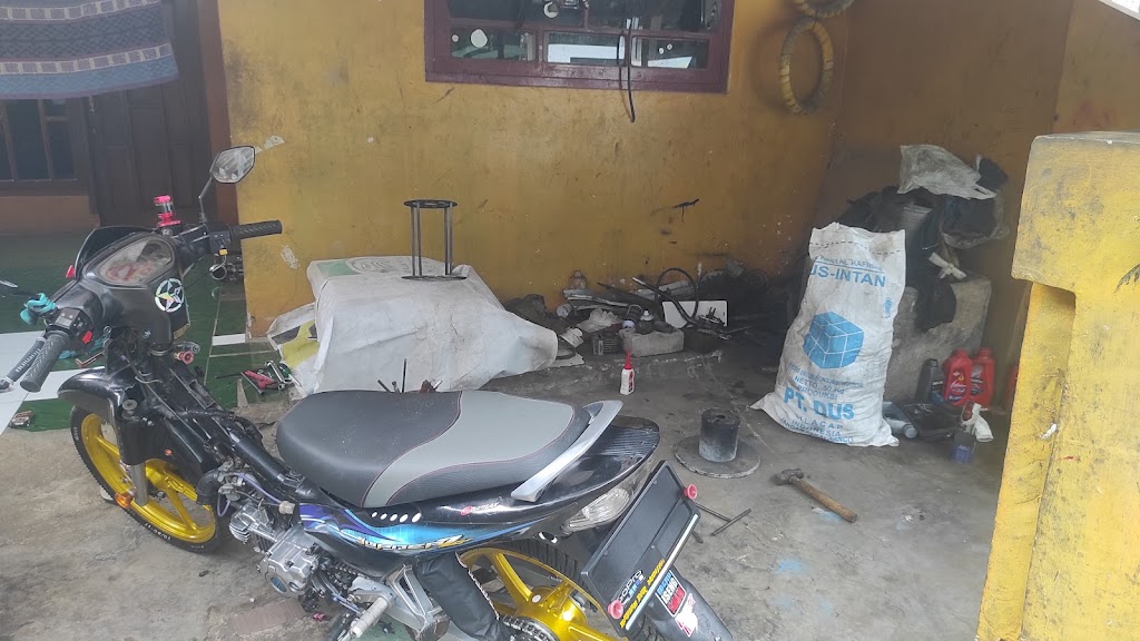 Bengkel motor Adul