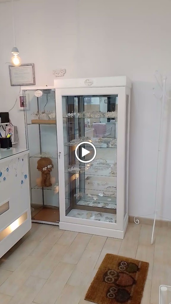 Carmen Dominguez: Peluqueria, tocados y complementos — Videos