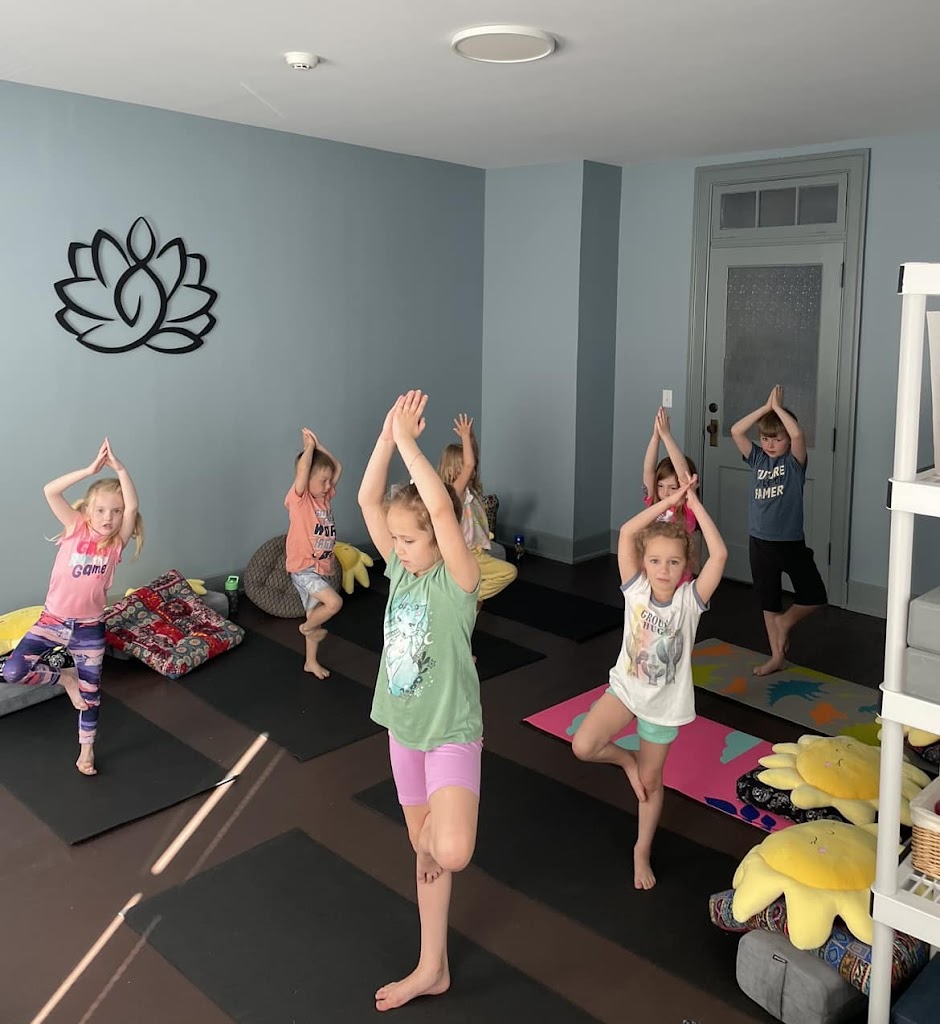  Clare Elizabeth Yoga