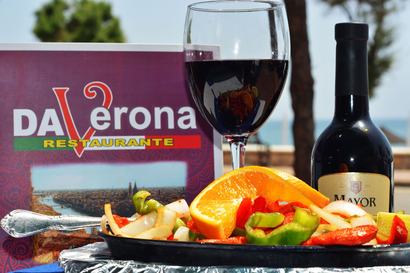 Italian Restaurant Da Verona Fuengirola — Comida y bebida