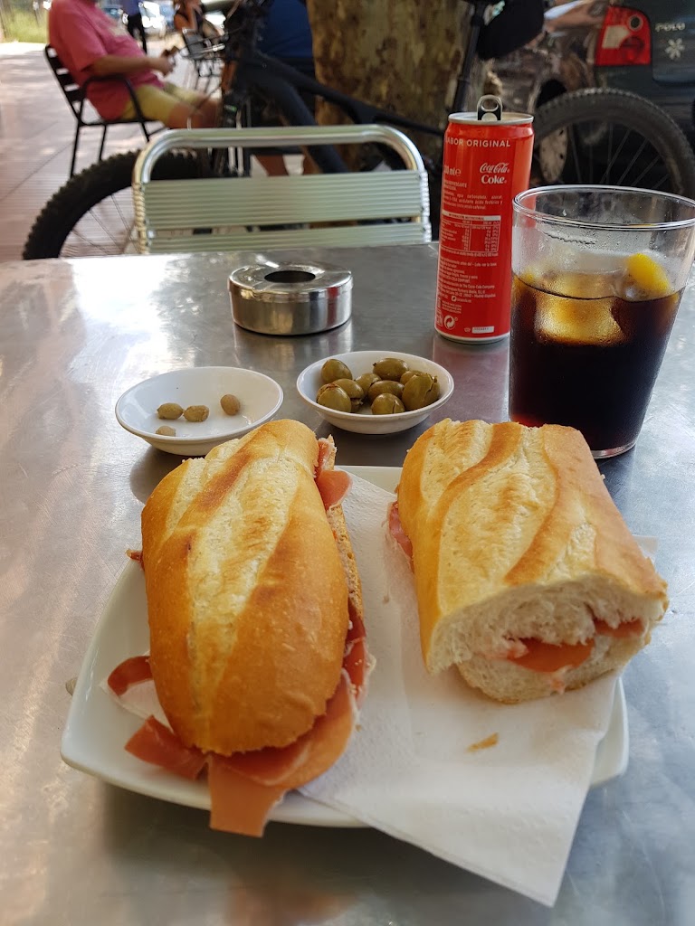 Bar Bona Tapa — Comida y bebida
