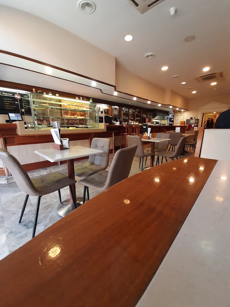 Pi del Cugat — Ambiente