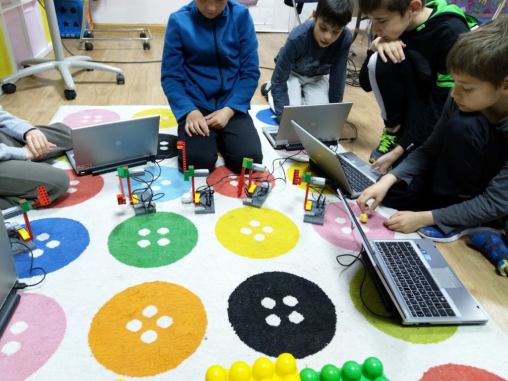 Desarrollales Jugando