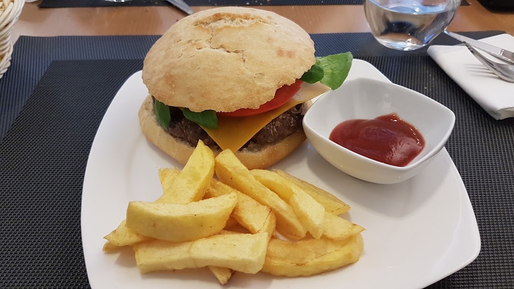Restaurante O Carreteiro — Comida y bebida