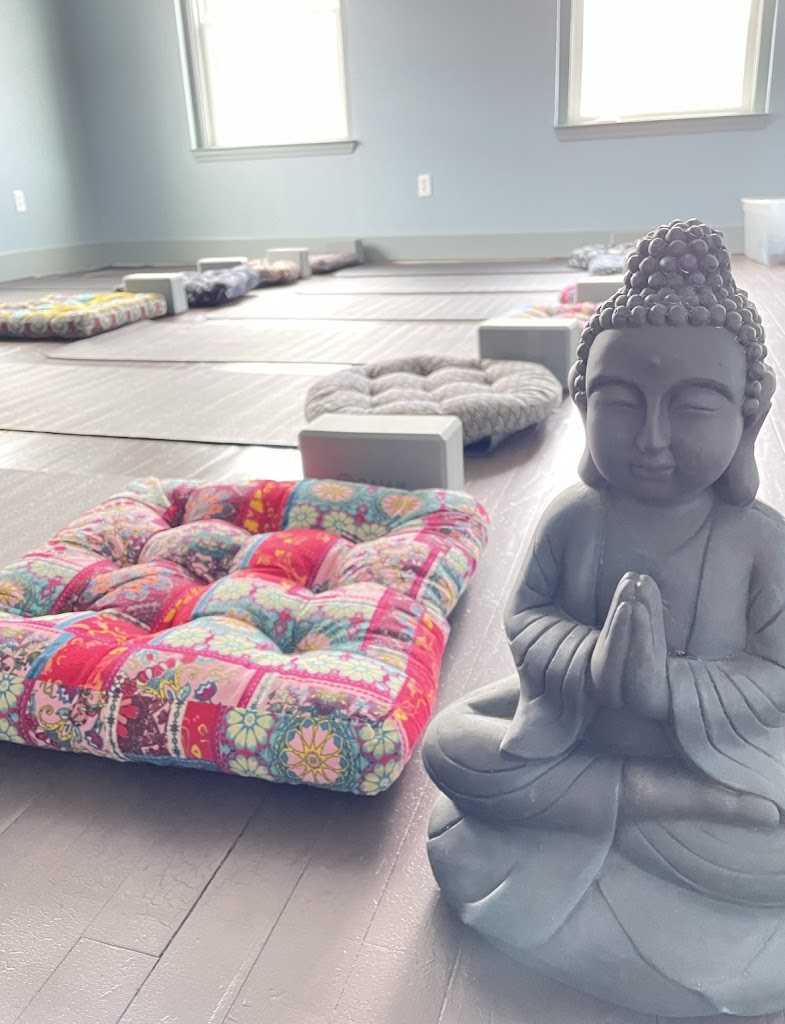  Clare Elizabeth Yoga