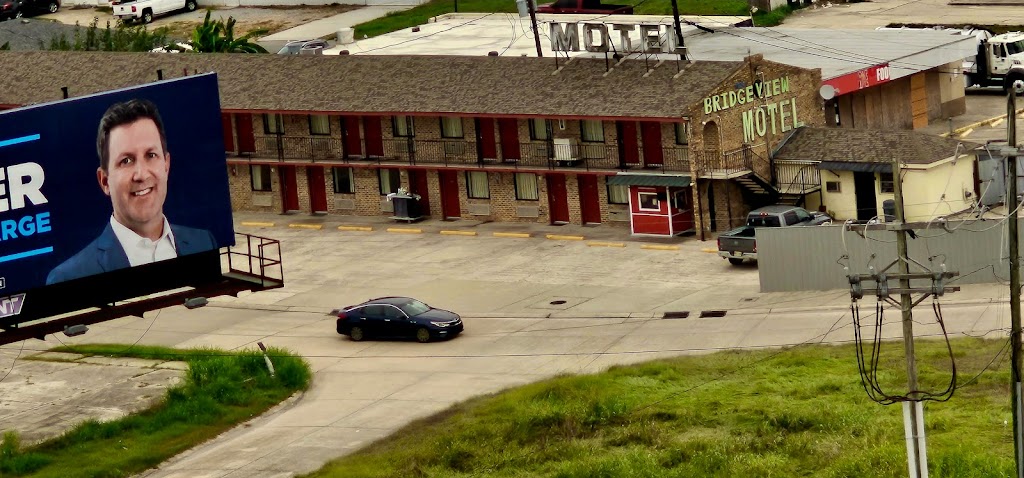 Bridge View Motel - Motel in Nine Mile Point , United States of America