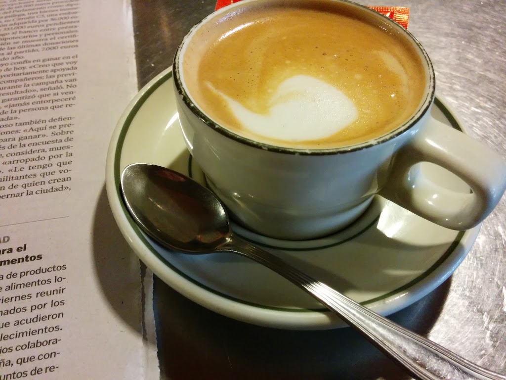 Cafe Bar Oasis — Comida y bebida