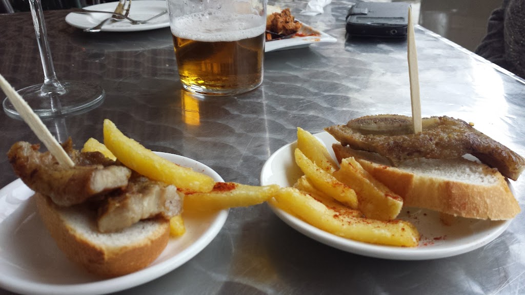 Ikatza Taberna — Comida y bebida