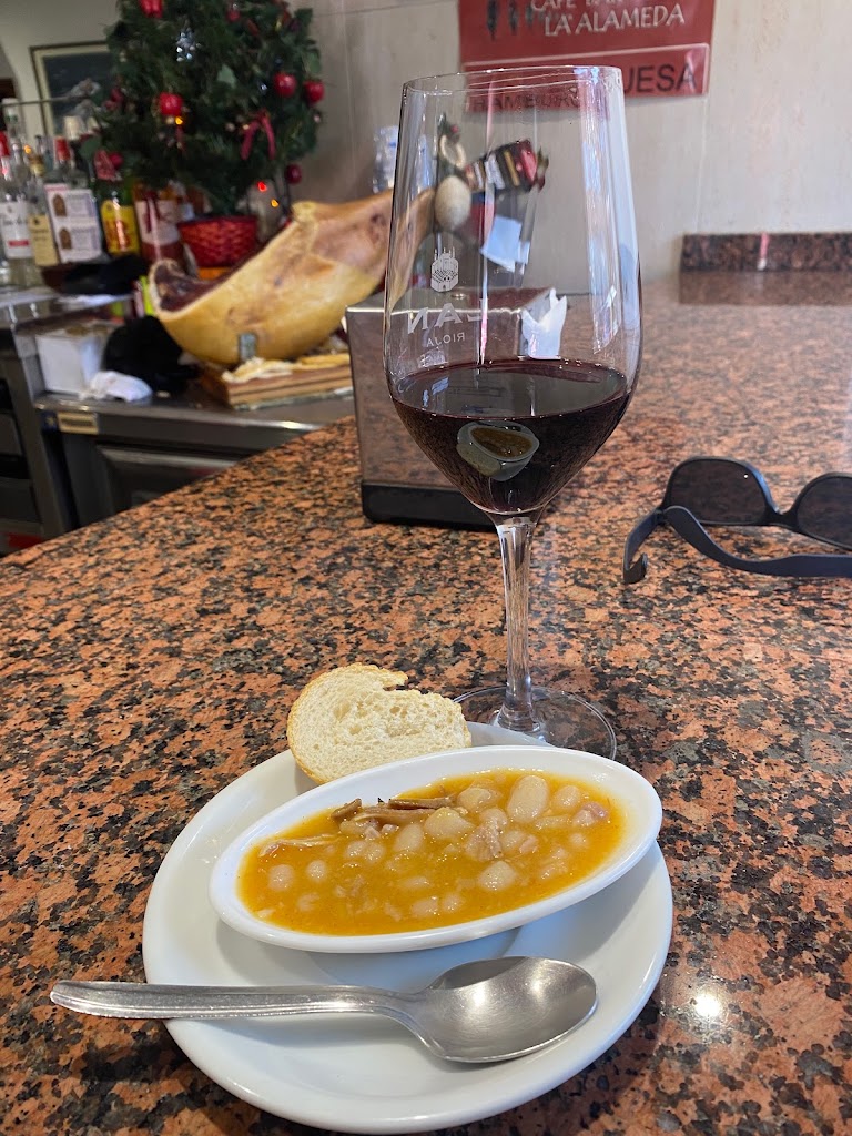 Bar La Alameda — Comida y bebida
