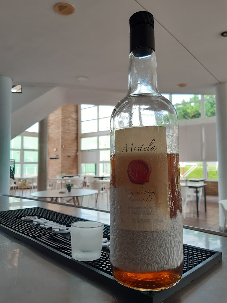 El Bar del Poli — Comida y bebida