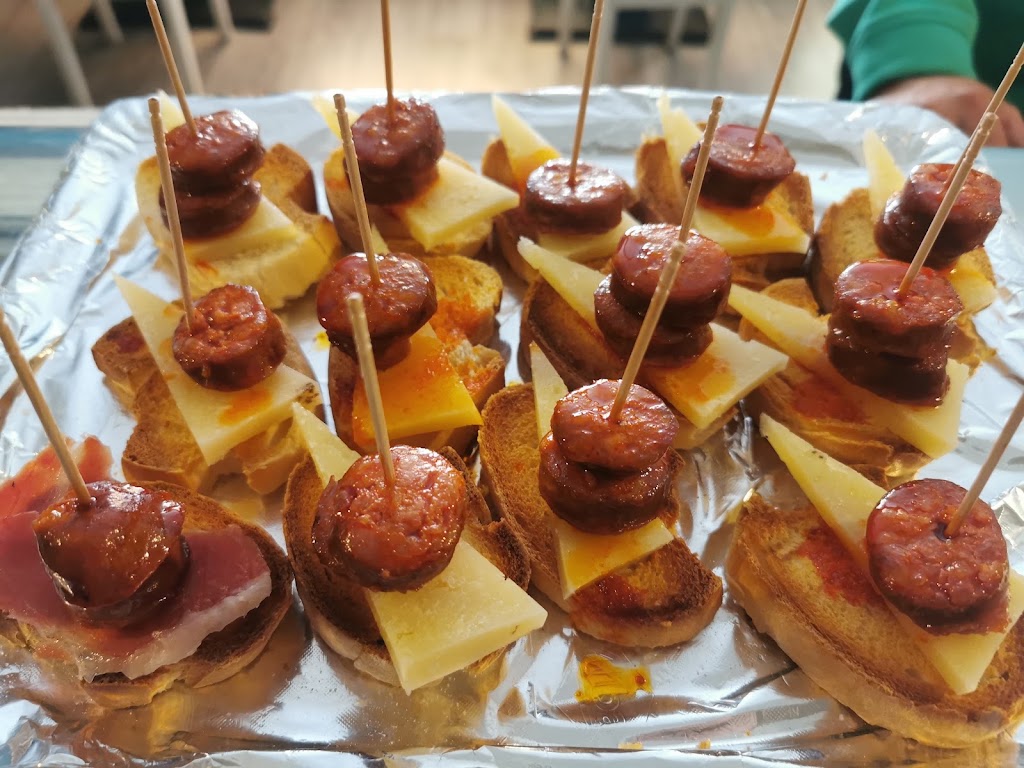 La Mariposa Cafebar — Comida y bebida