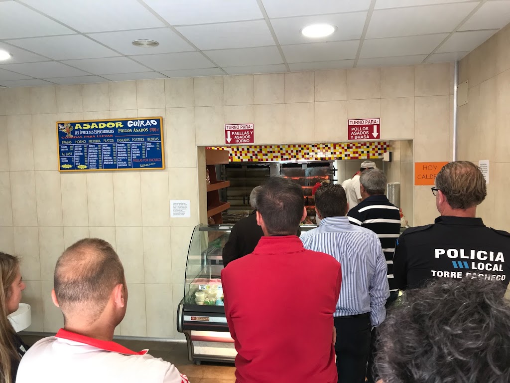 Pollos Asados Guirao — Ambiente