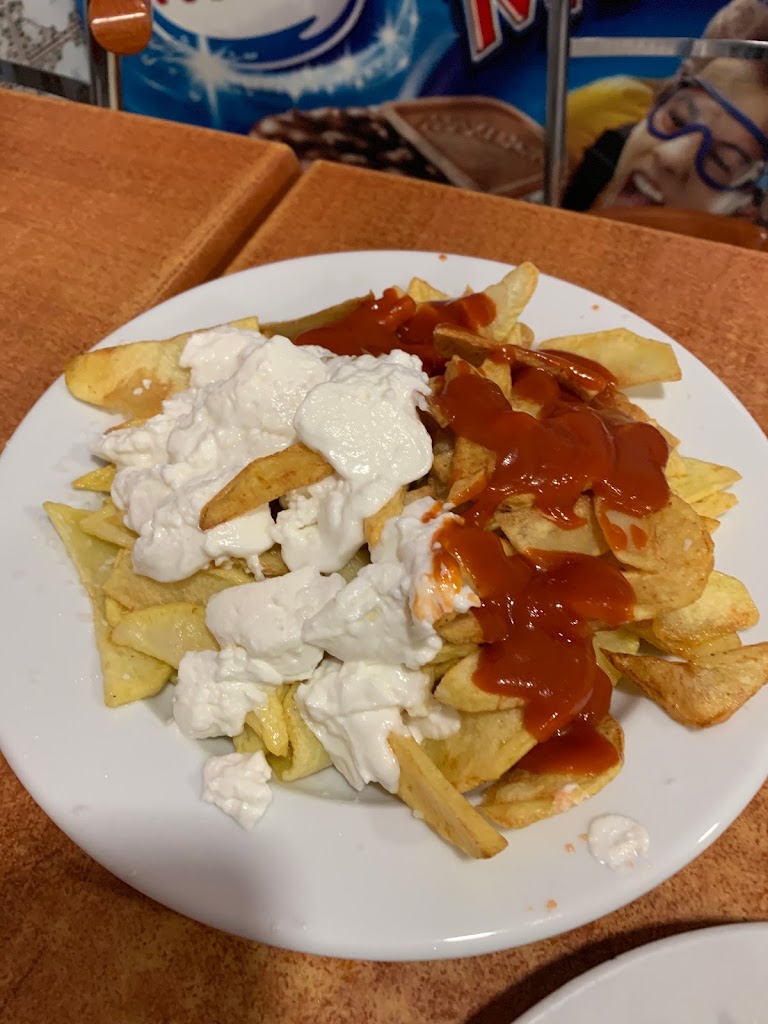 Cafeteria Alvarez — Comida y bebida