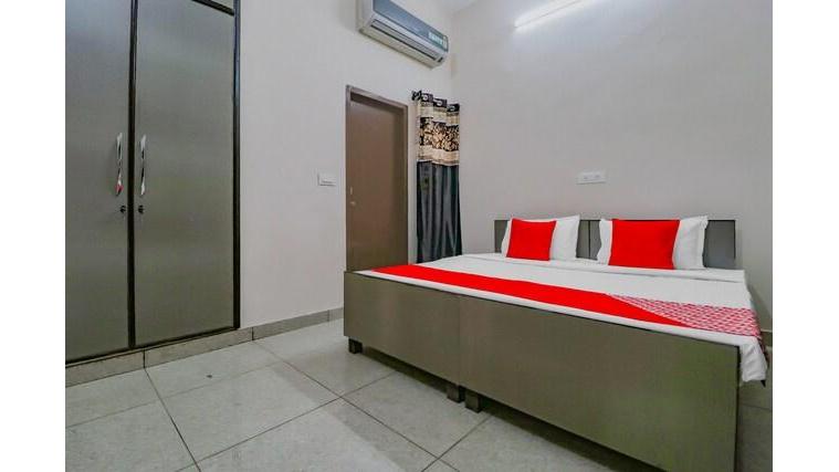 Oyo 77316 Motel Moon Light
