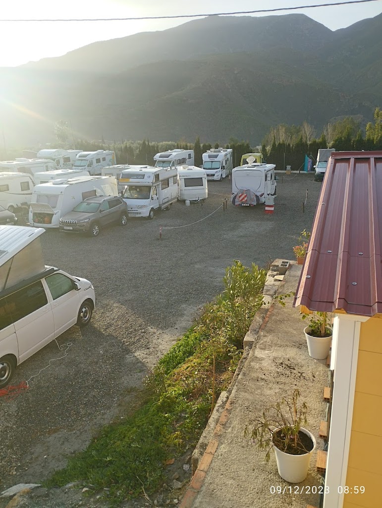 area de autocaravanas entre sierra y mar