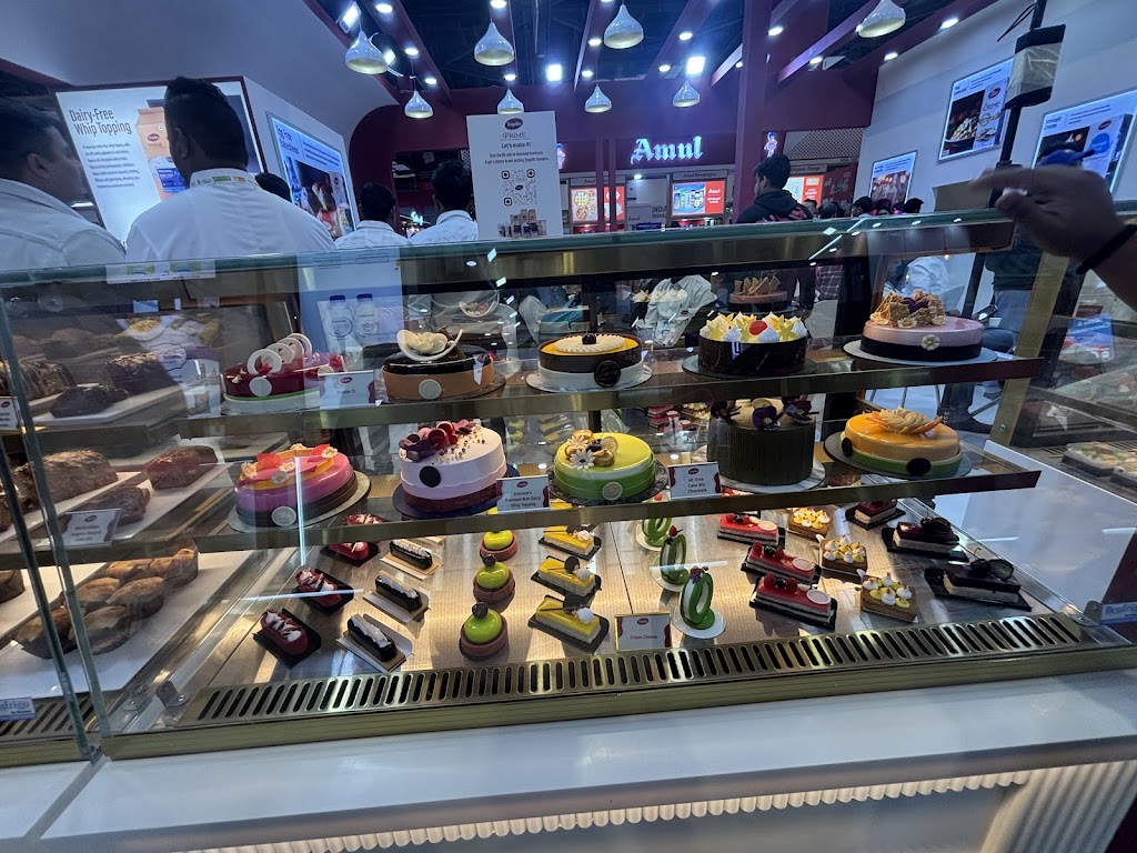 Brown Box Zone Cafe Bakery